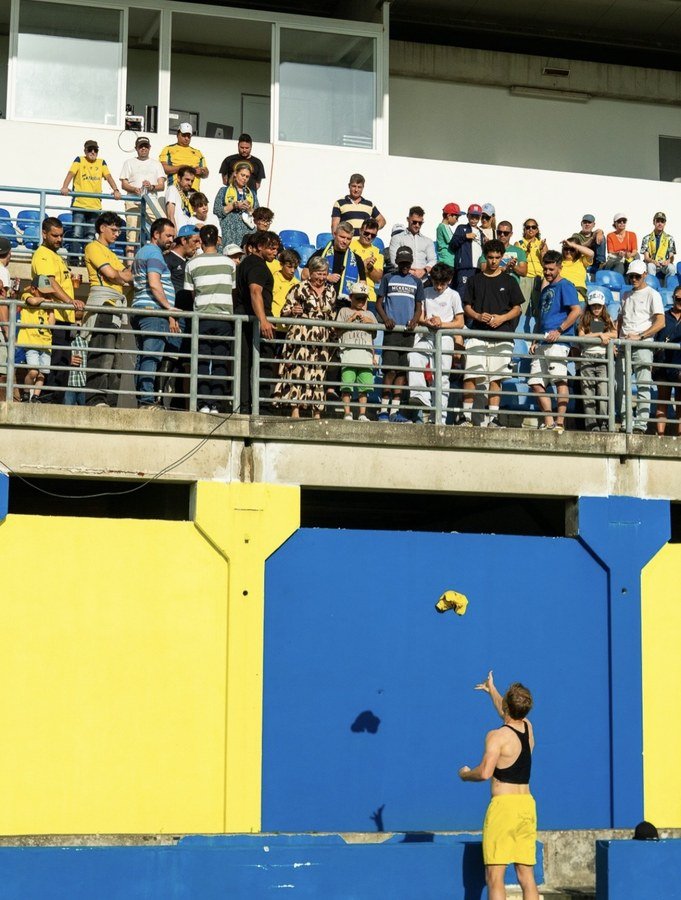 Adeptos do Sintrense no estádio